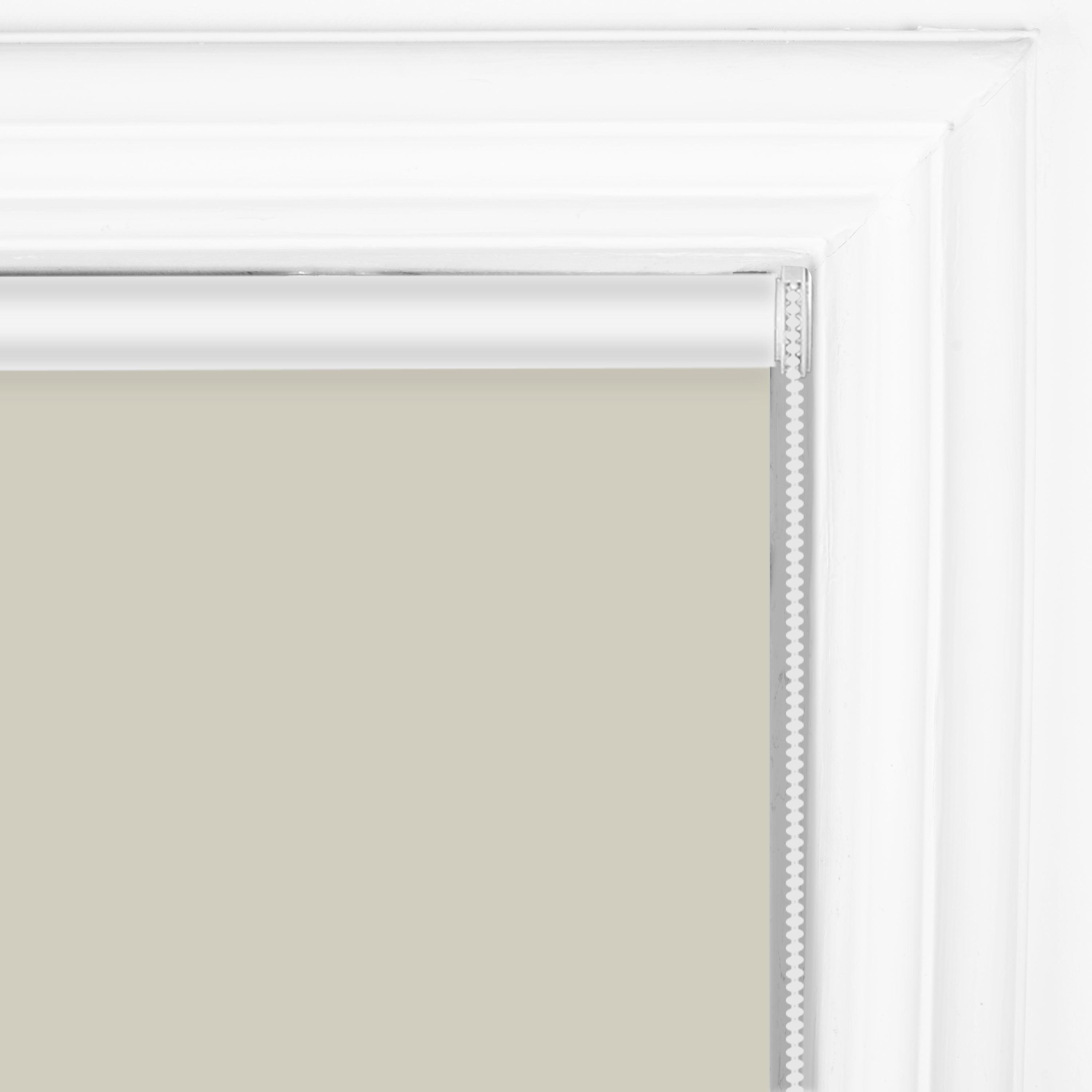 Berissa Classic Corded Pull Blackout Smooth Fabric Roller Shades: Headrail Detail 1