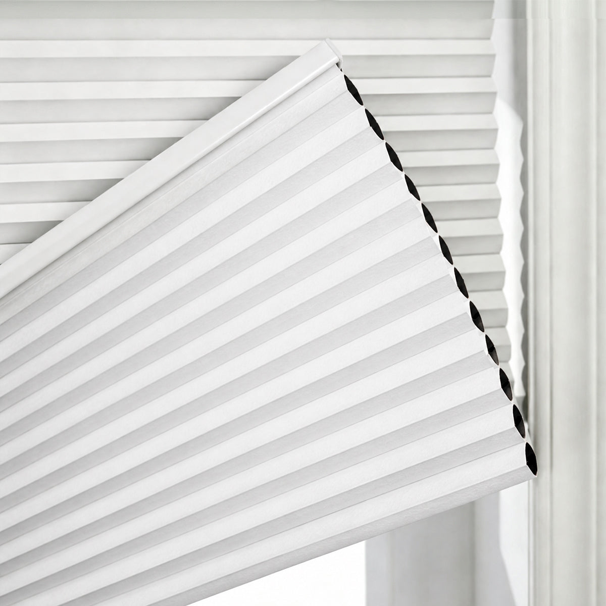 Berissa 1.5 Inch Heat Insulated Cellular Blinds